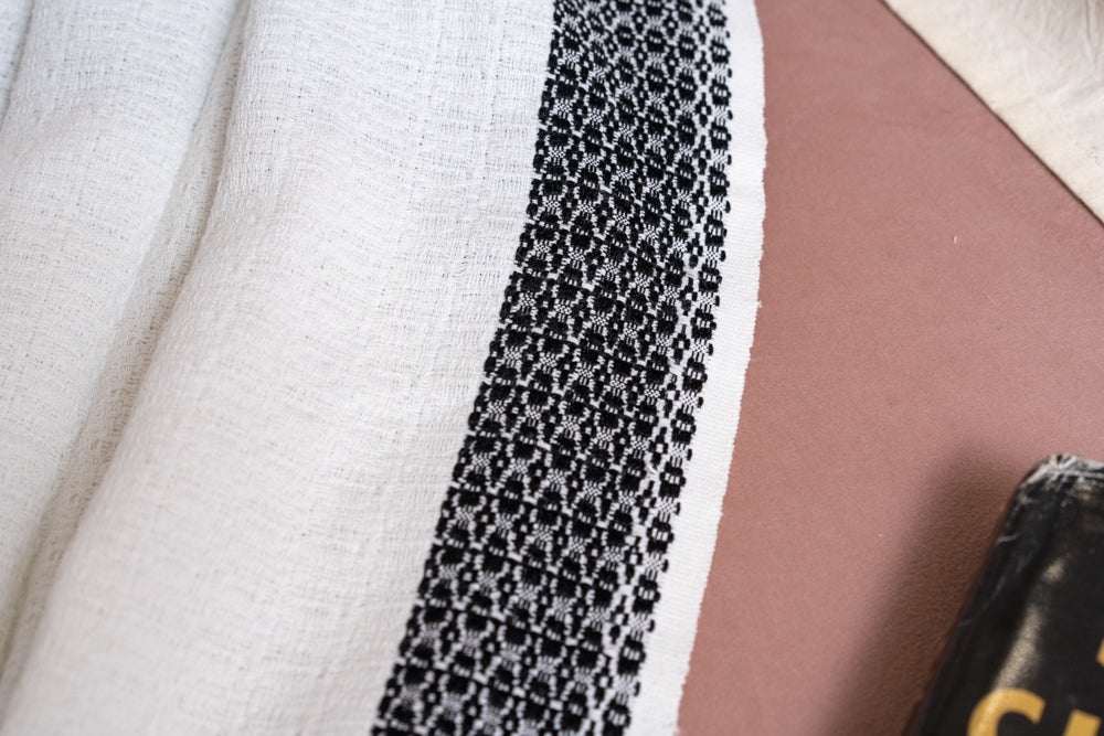 OMVAI White Diamond Border Cotton Woven Throw Blanket / Comforter