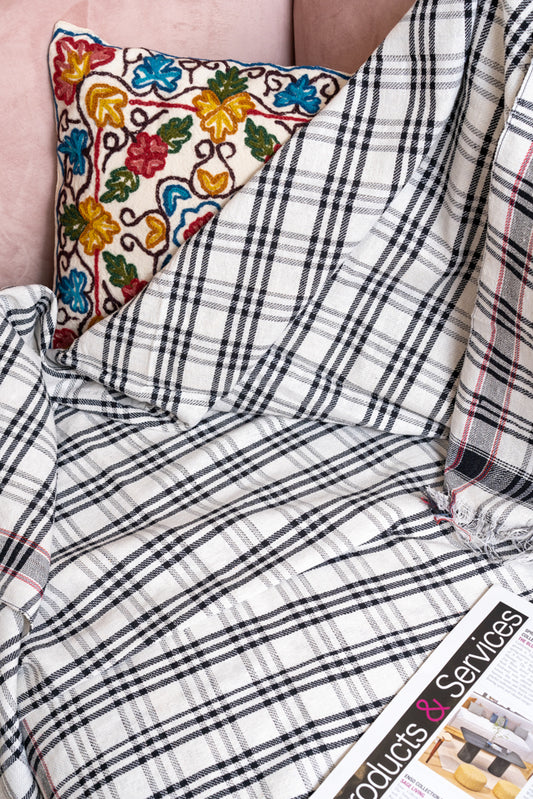 OMVAI Trendy Black & White Checks Cotton Woven Throw Blanket / Comforter