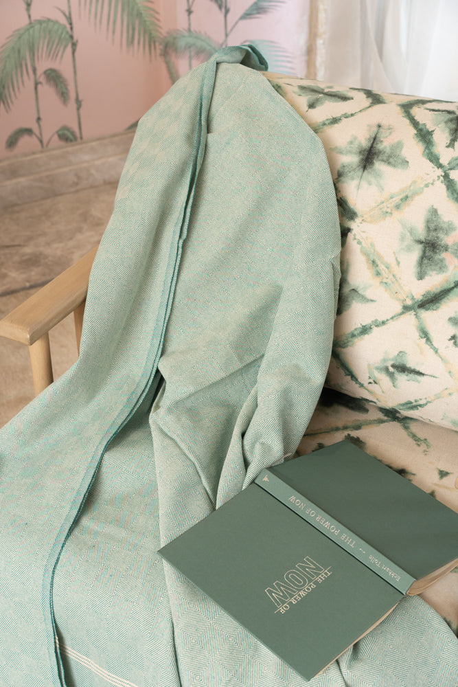 OMVAI Diamond Weave with Border Cotton Woven Throw Blanket / Comforter - Green