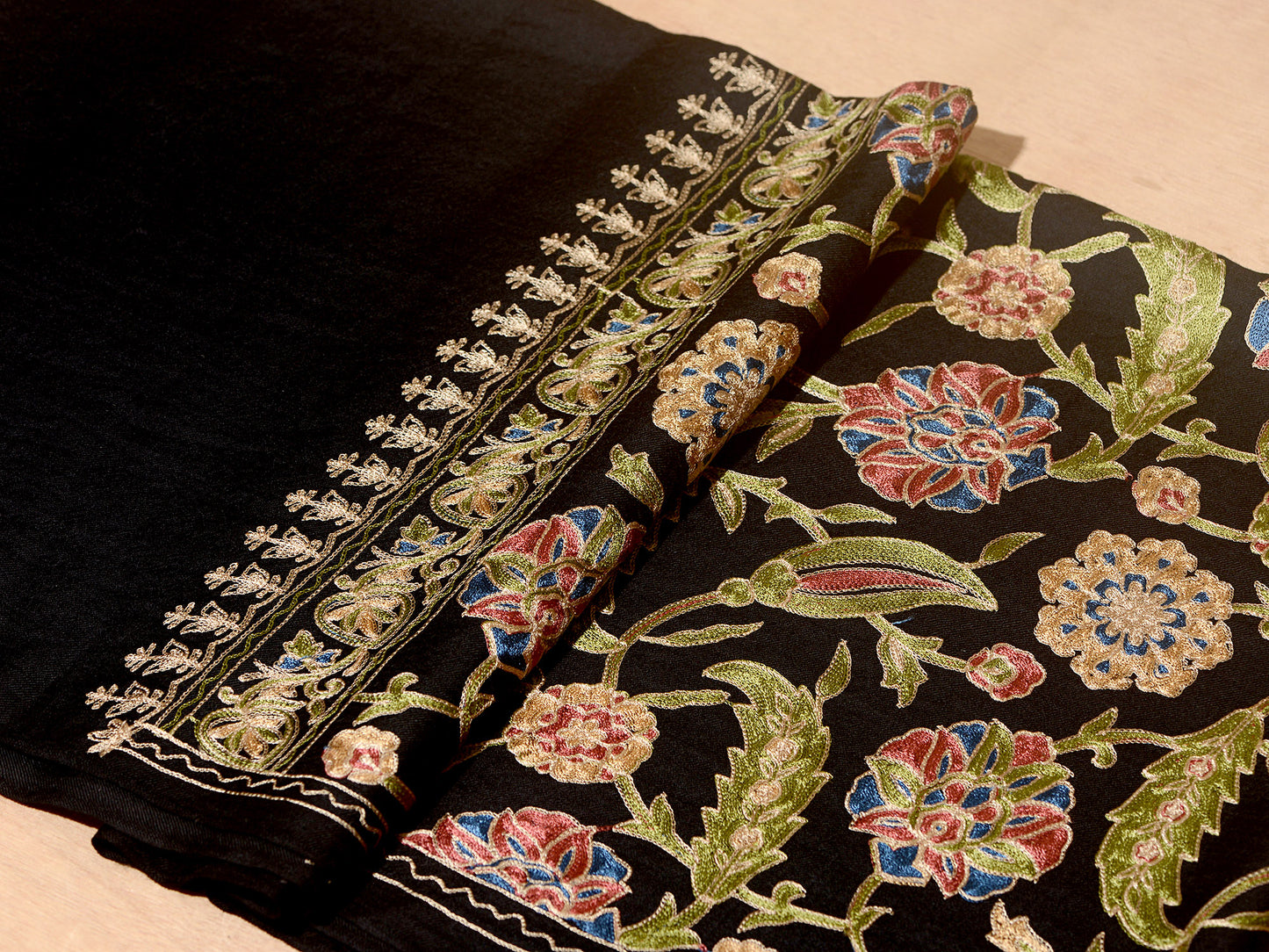 Soun Exquisite Embroidered Stole - Black Raven