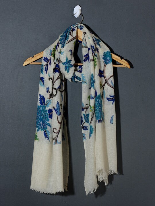 Pashmina Shawls and Stoles: The Perfect Accessory for Spring