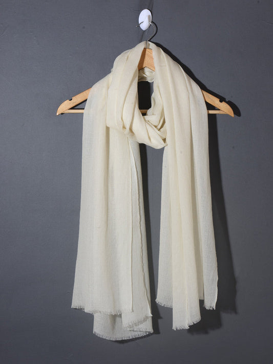 How Can You Make a White Stole the Star of Any Outfit?