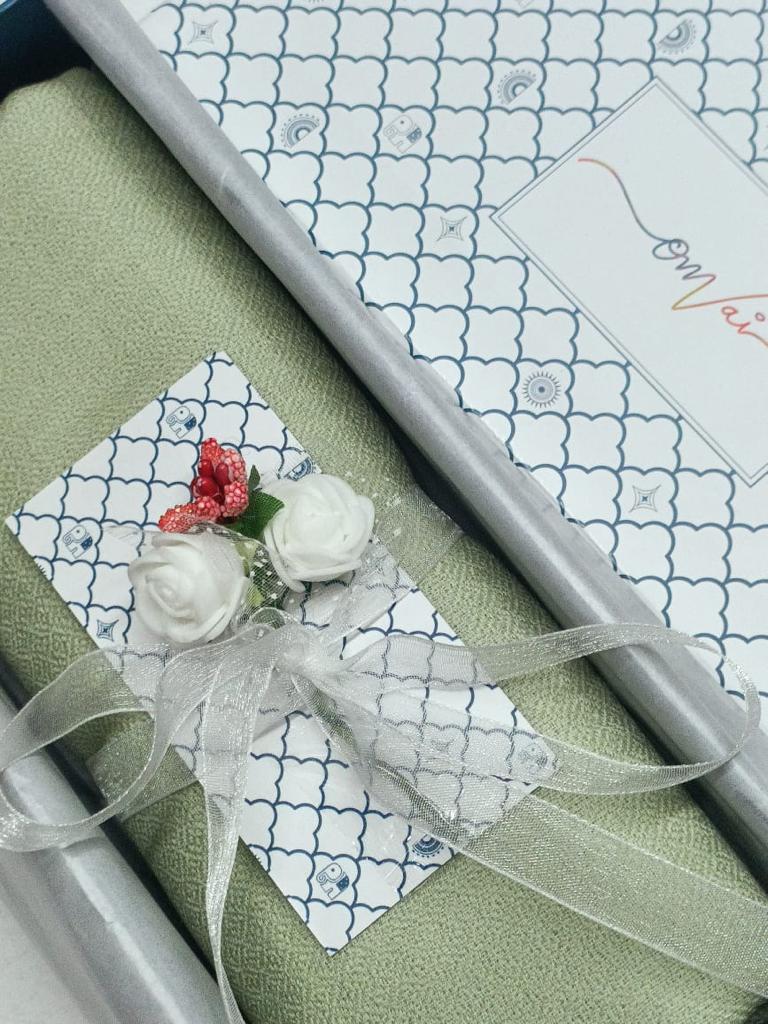 FINE WOOL STOLES IN SOLID COLORS