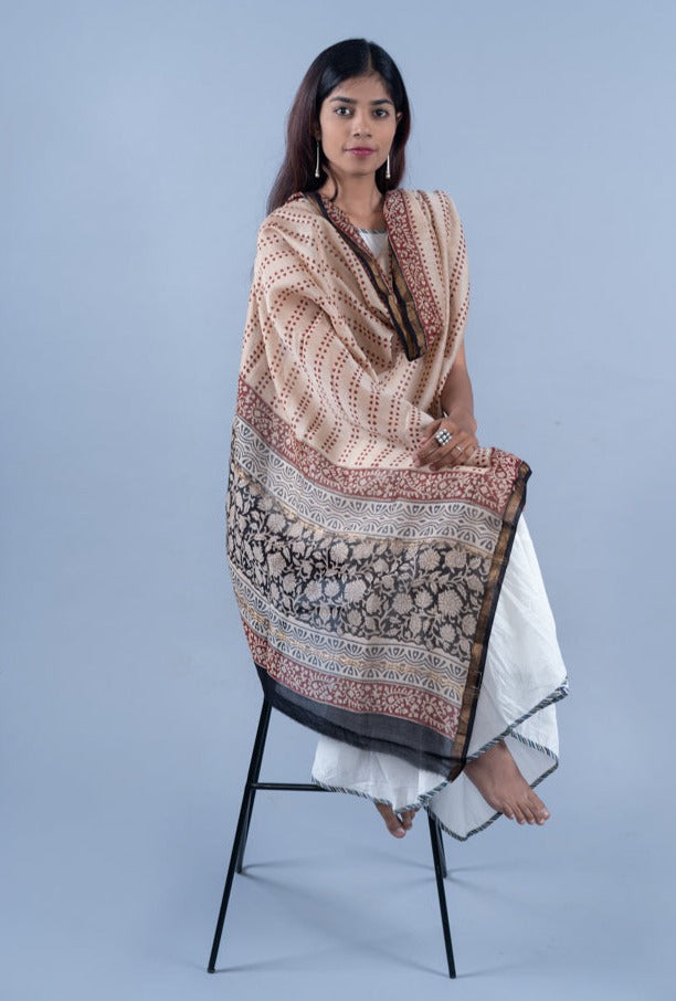 OMVAI The Contemporary Mughal Handloom Chanderi Silk Dupatta with Zari border