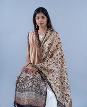 OMVAI The Phool Jaali Handloom Chanderi Silk Dupatta with Zari border