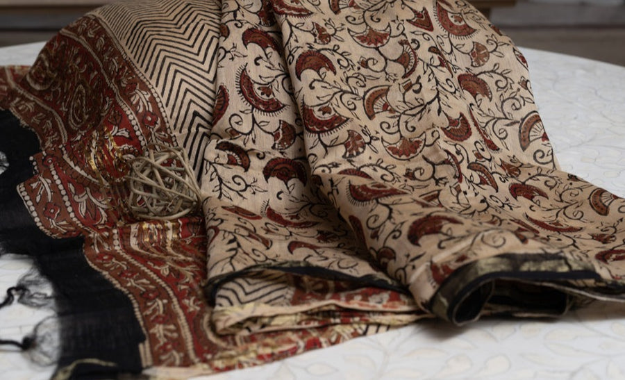 OMVAI The Phool Jaali Handloom Chanderi Silk Dupatta with Zari border
