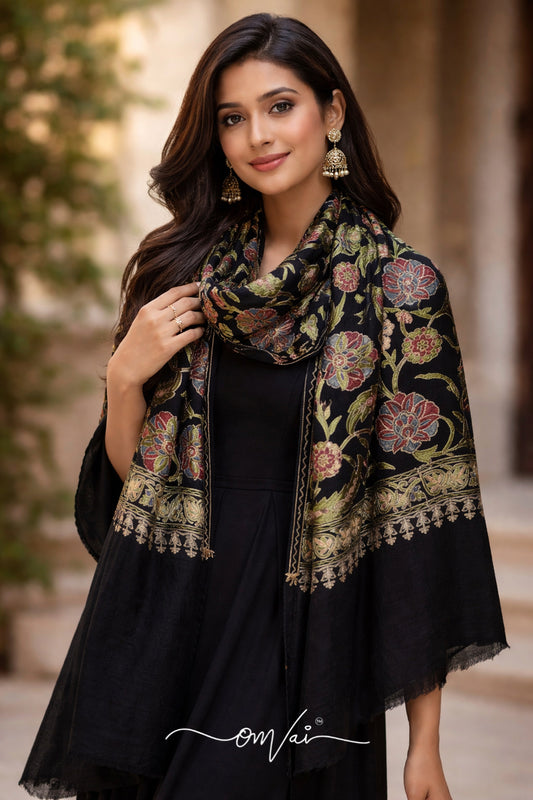 Soun Exquisite Embroidered Stole - Black Raven
