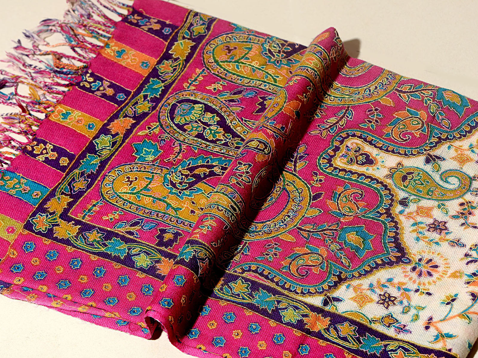 ROYAL MINAR Exquisite Kalamkari Kani Stole with Hand embroidery - Pink
