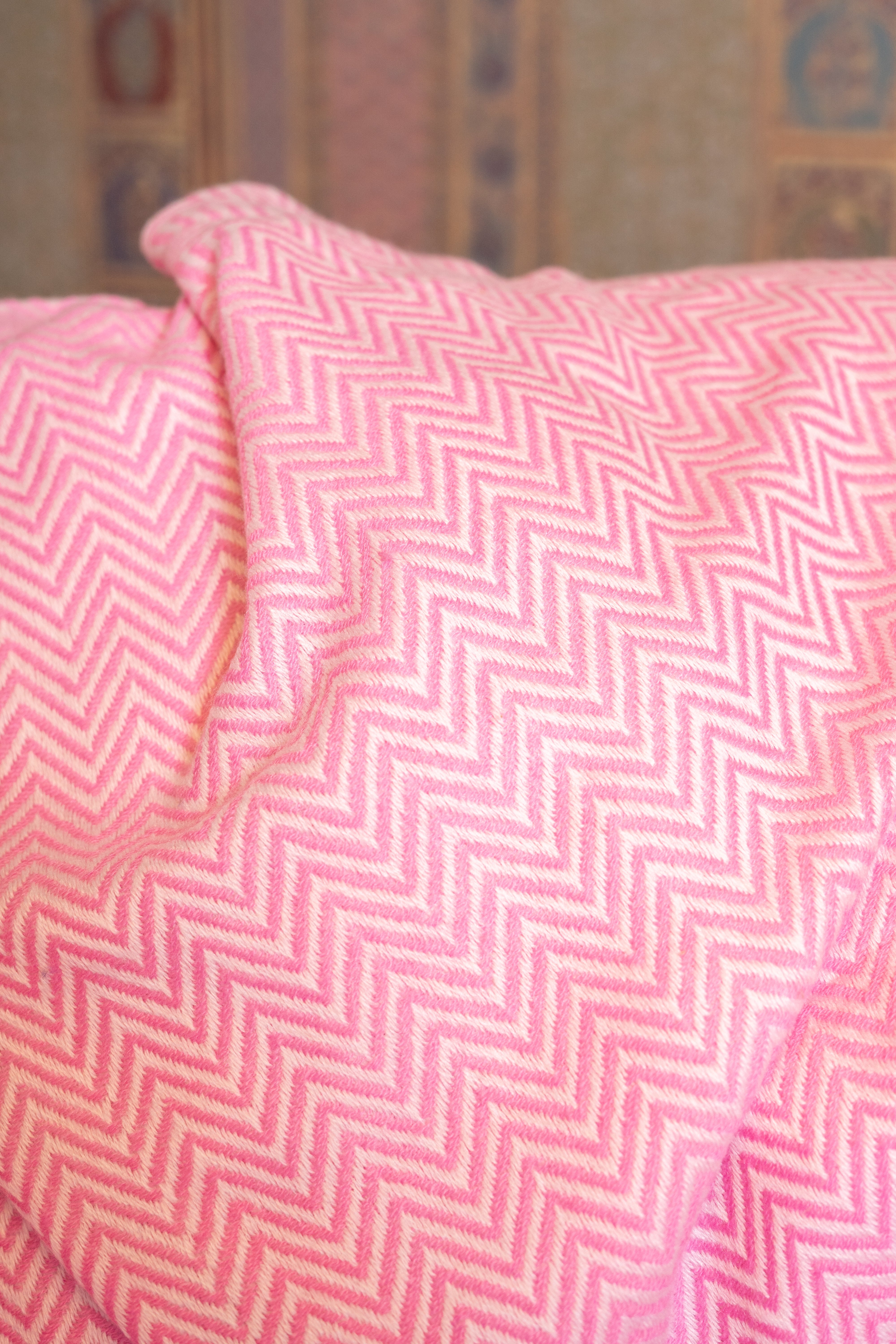 OMVAI Zig Zag Patterned Woven Throw Blanket / Comforter Flamboyant Fuchsia