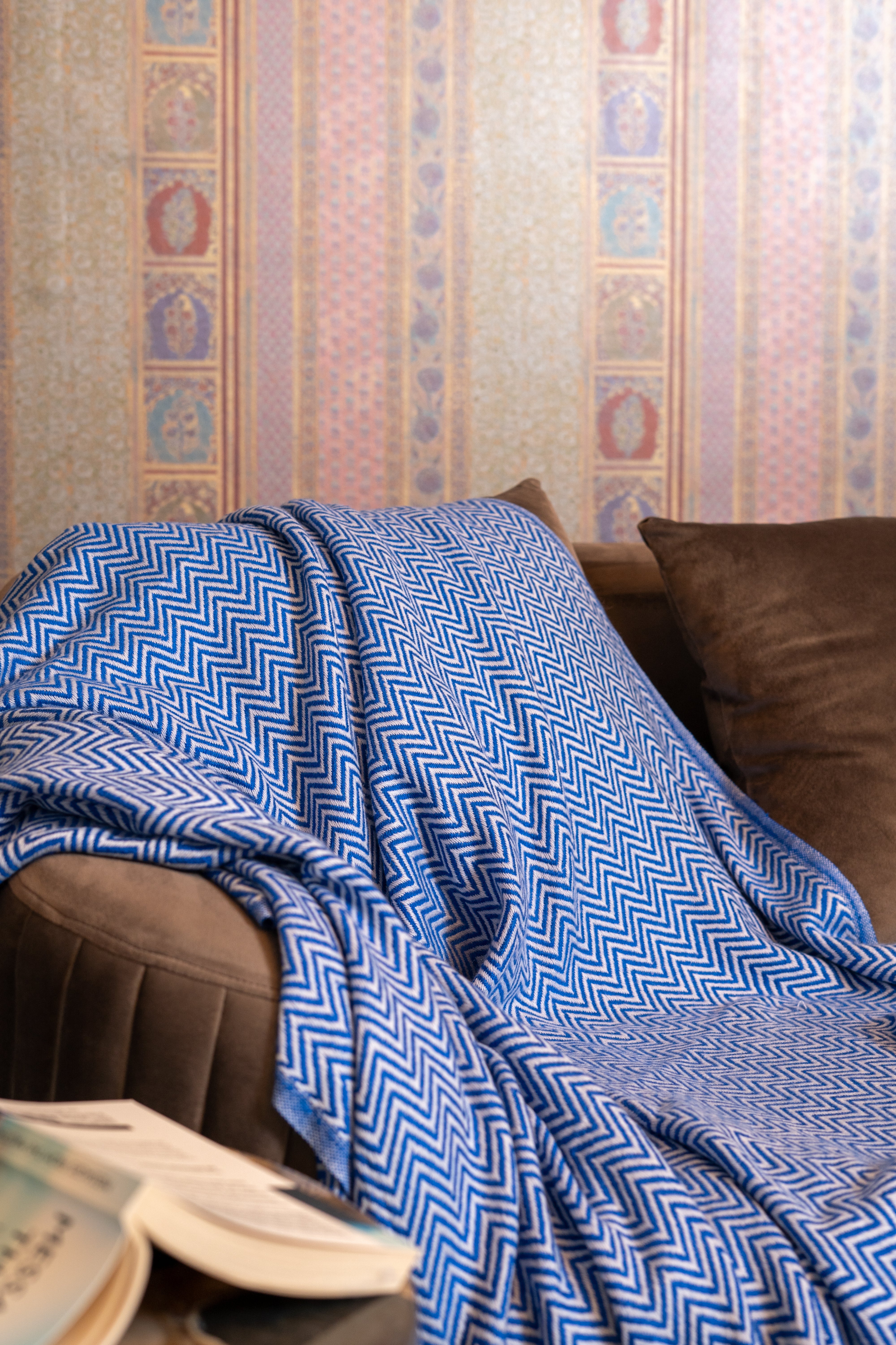 OMVAI Zig Zag Patterned Woven Throw Blanket / Comforter Royal Blue